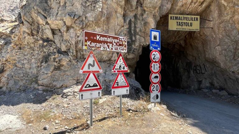 Thom 🏍️ Solo: Kemaliye Stone Road